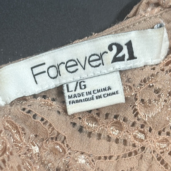 Large buff/muted pink sleeveless mini dress made of a stretchy lace - Picture 5 of 5